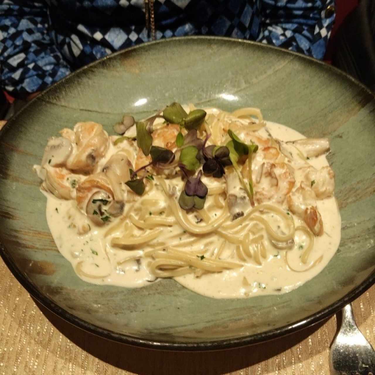 Pasta con Camarones e Funghi