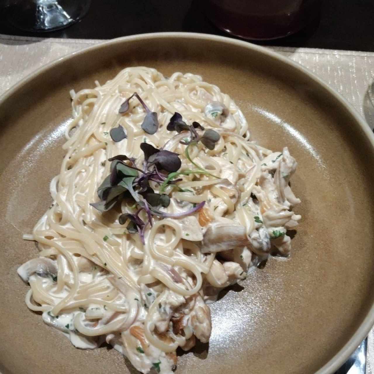 Pasta a la Crema con Trozos de Pollo
