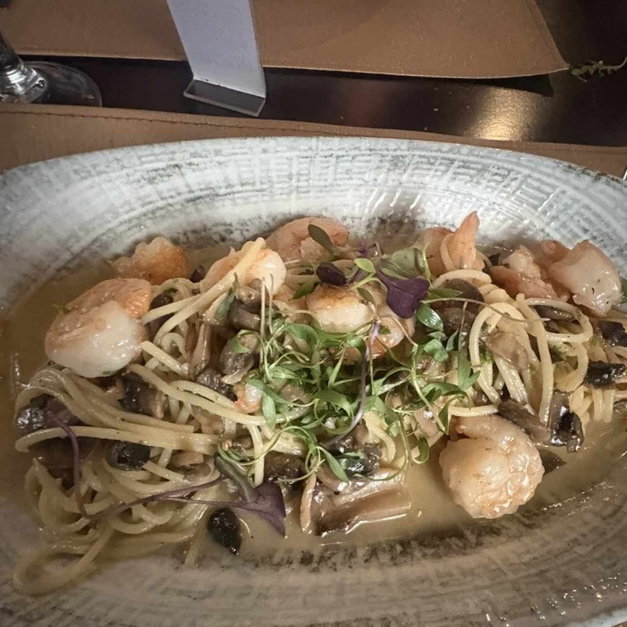 Pasta con Camarones e Funghi