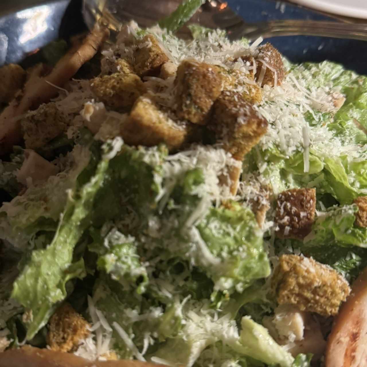 Ensalada César con Pollo Ahumado