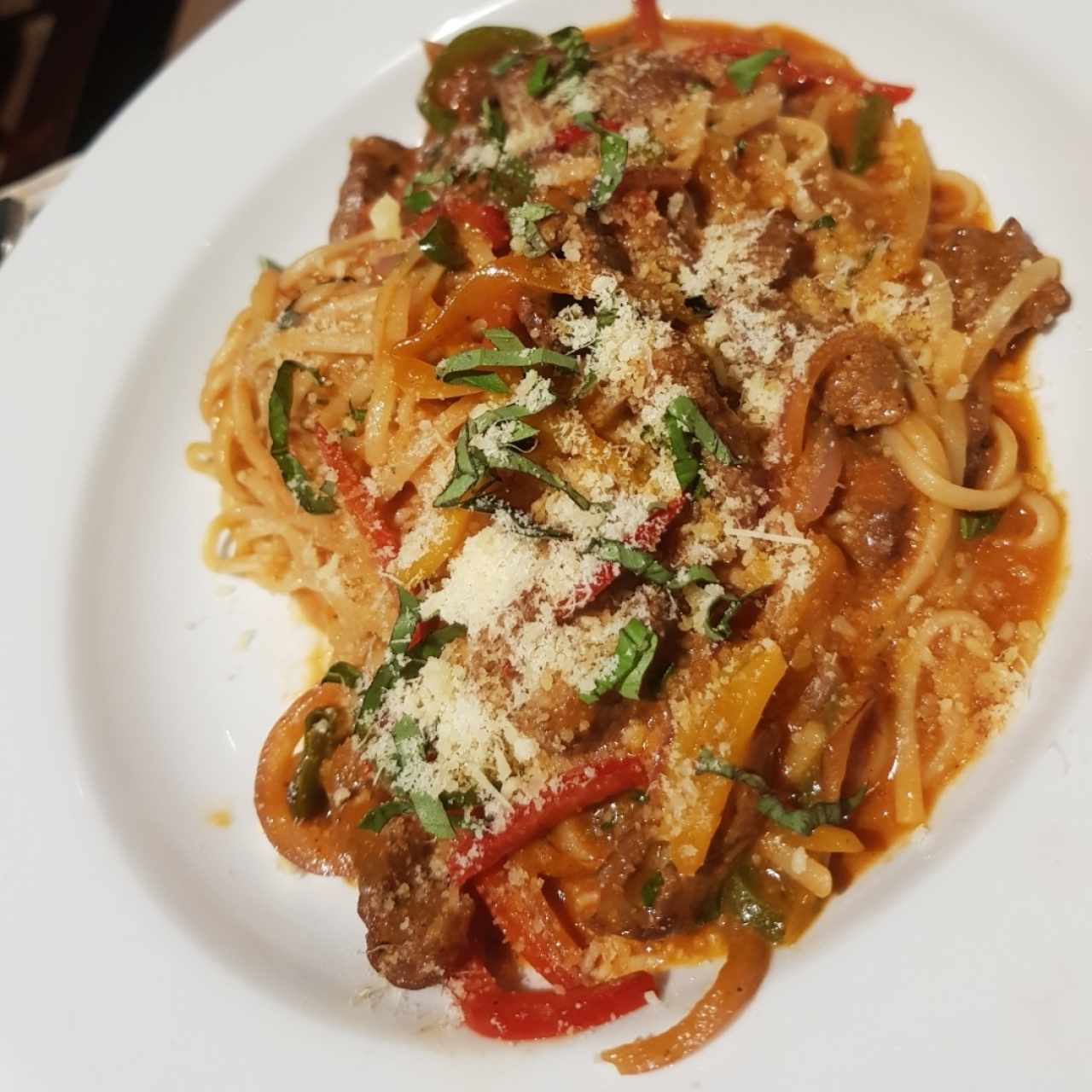 Pasta con trozos de carne