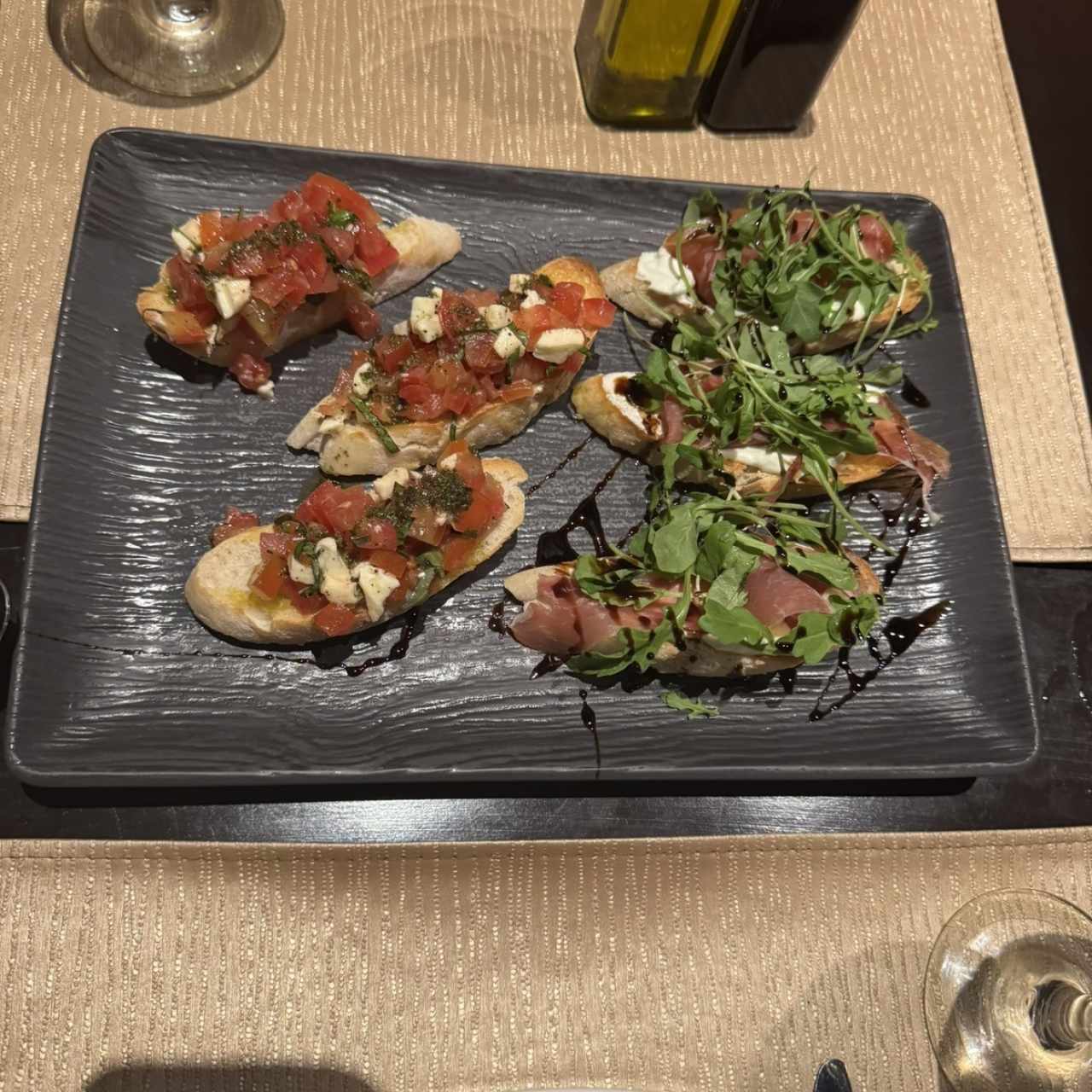 Entradas - Bruschettas Capressa