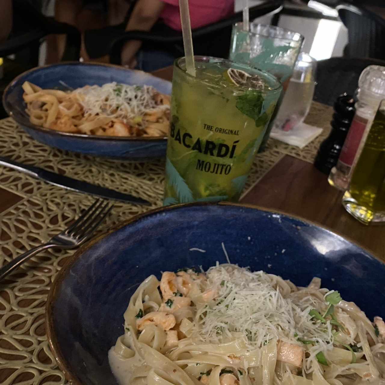 Pasta al salmon + Mojito de Maracuyá