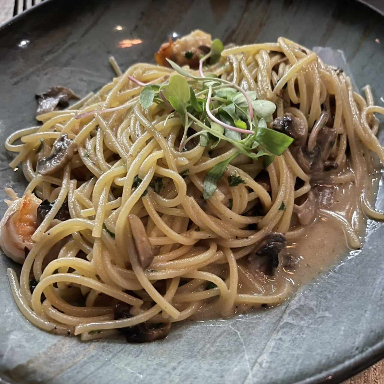 Pasta con Camarones e Funghi