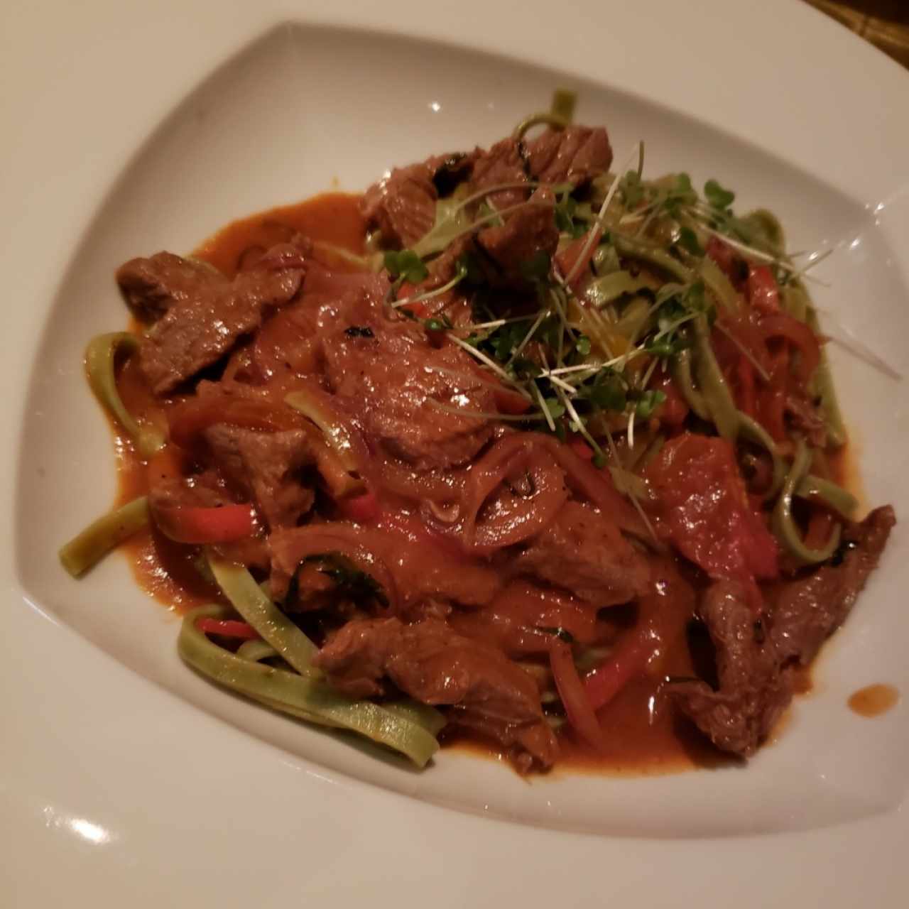 Pasta con trozos de filete 