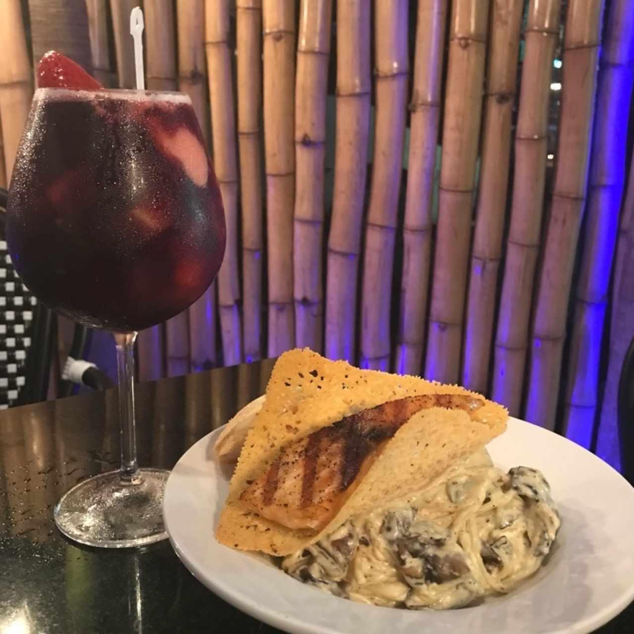 Pasta en Salsa Alfredo con Salmón 