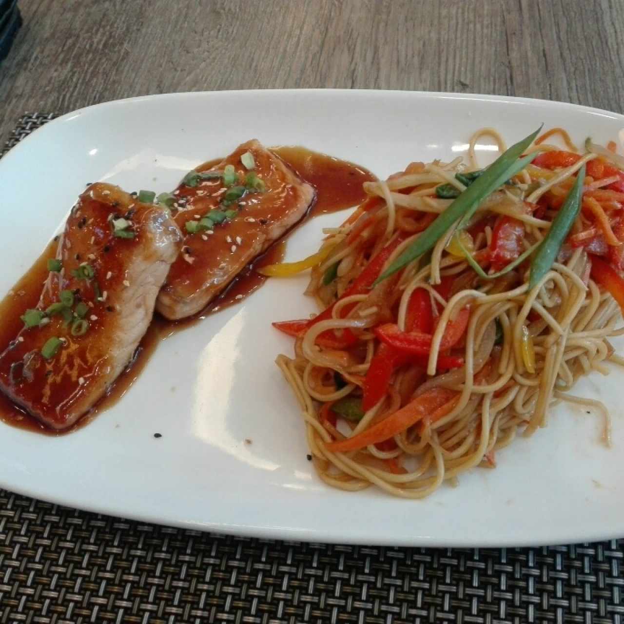 teppan de salmón