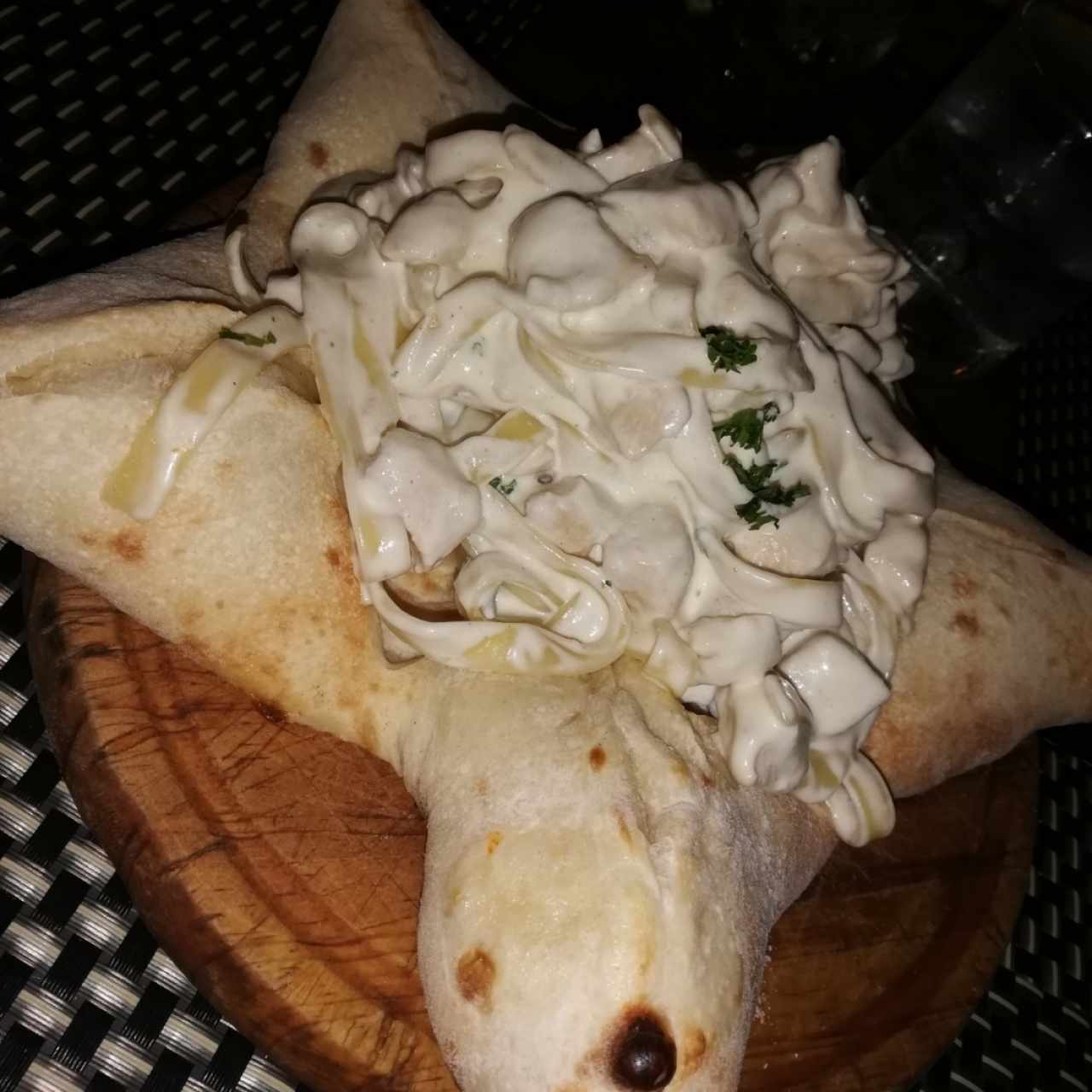 Pasta en salsa Alfredo de Pollo. 