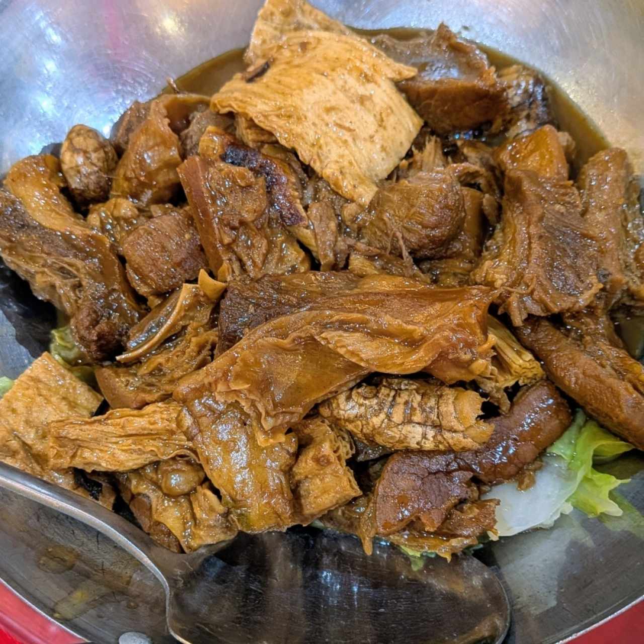 Cacerola de falda blanca
