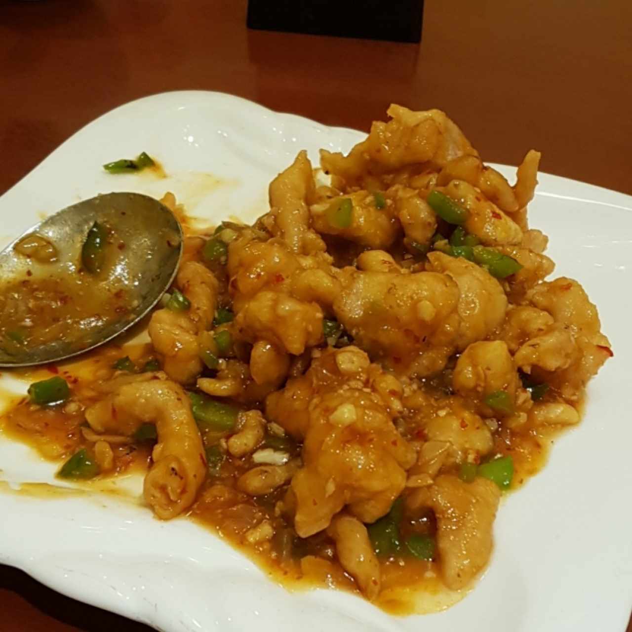 Pollo con pepitas de Marañon.