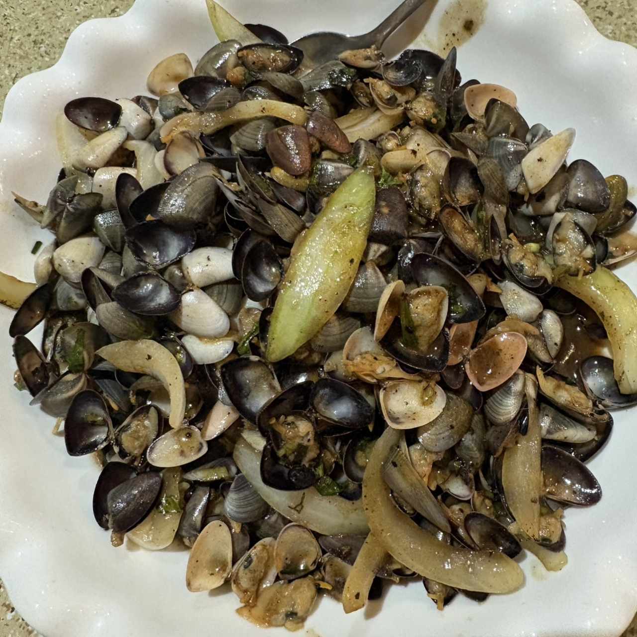 Almejas con salsa de frijoles negros