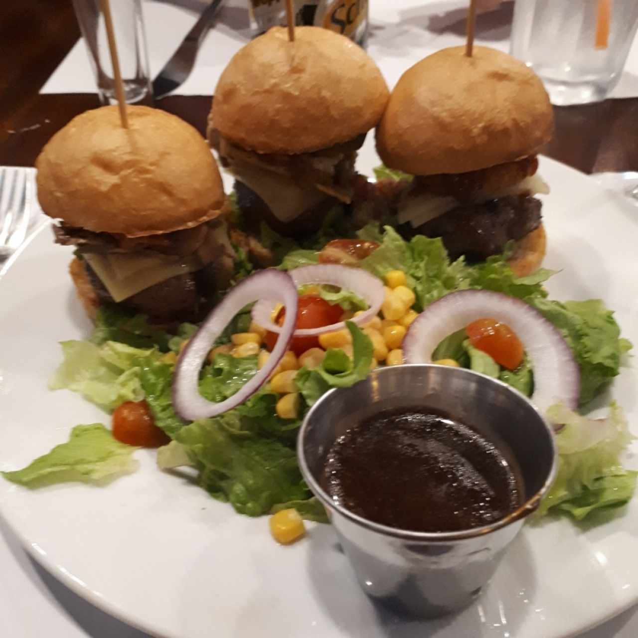 trío de hamburguesas