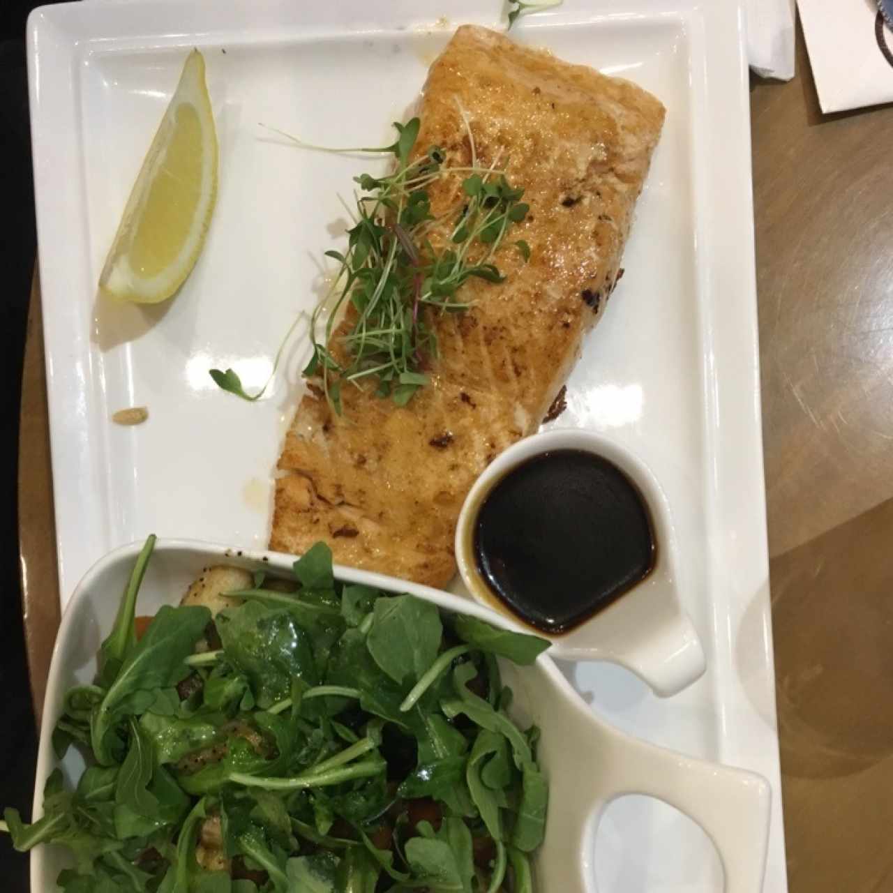 Salmón Teriyaki con Ensalada