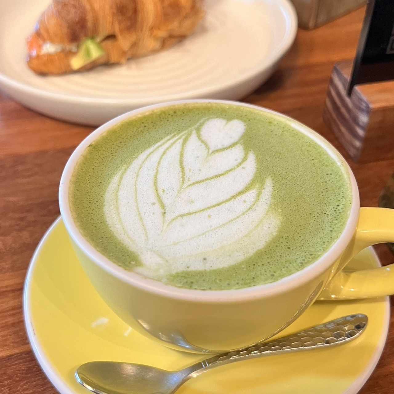 Matcha con leche de almendra 