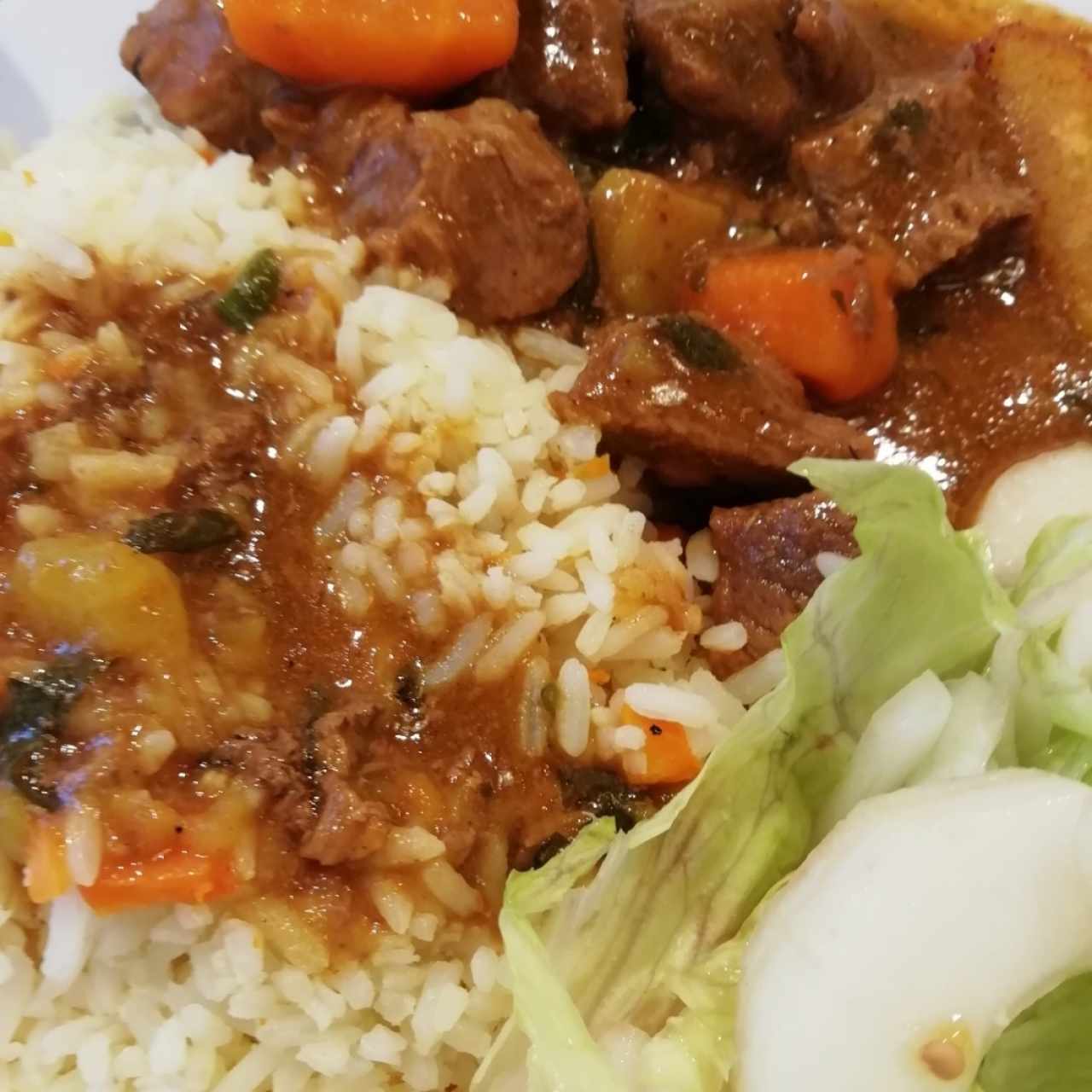 Arroz con carne guisada 
