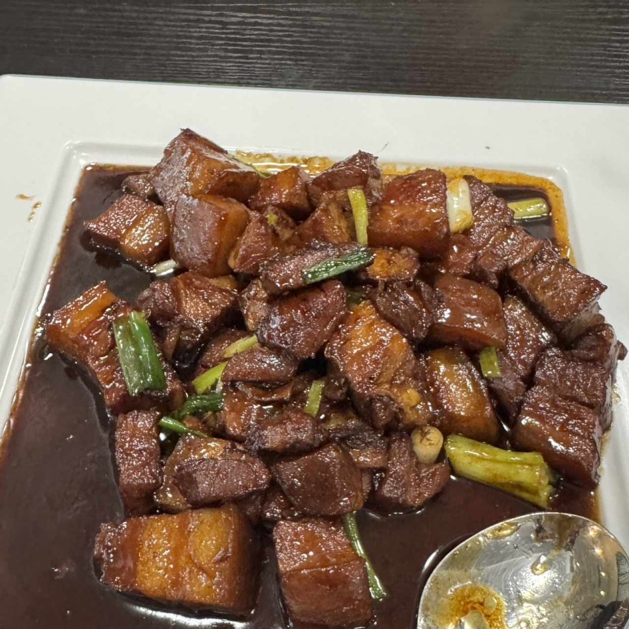 Carne de Cerdo estofado en Salsa Marrón