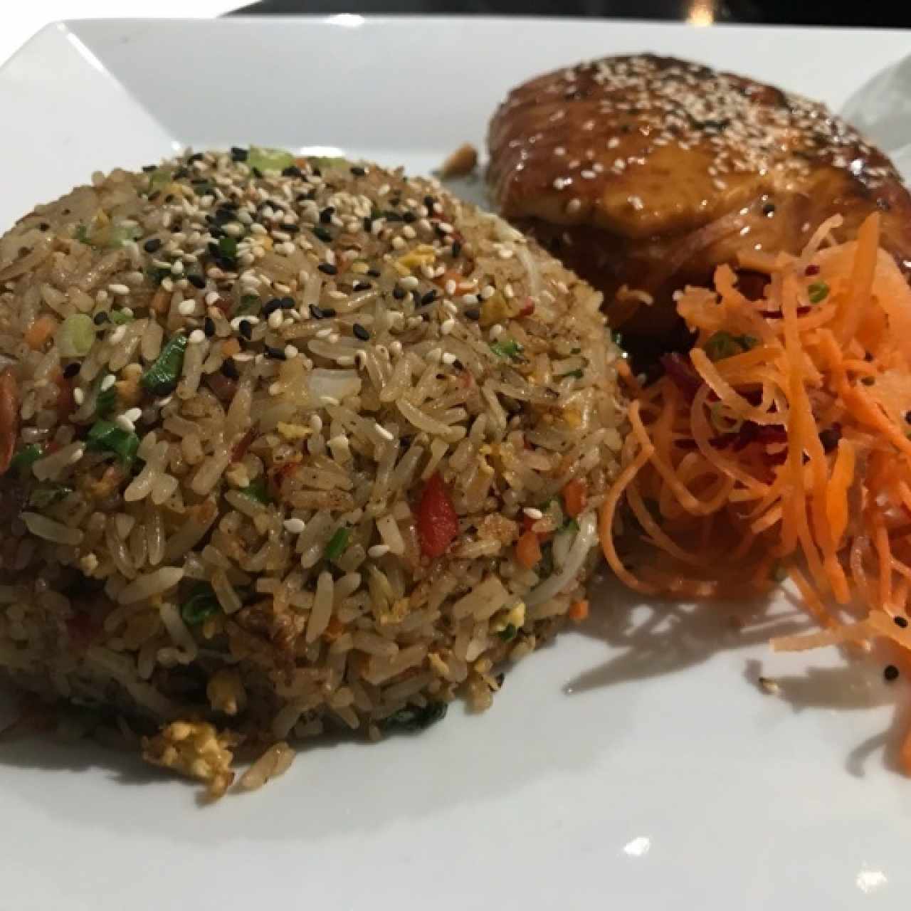 Yakimeshi - Salmón