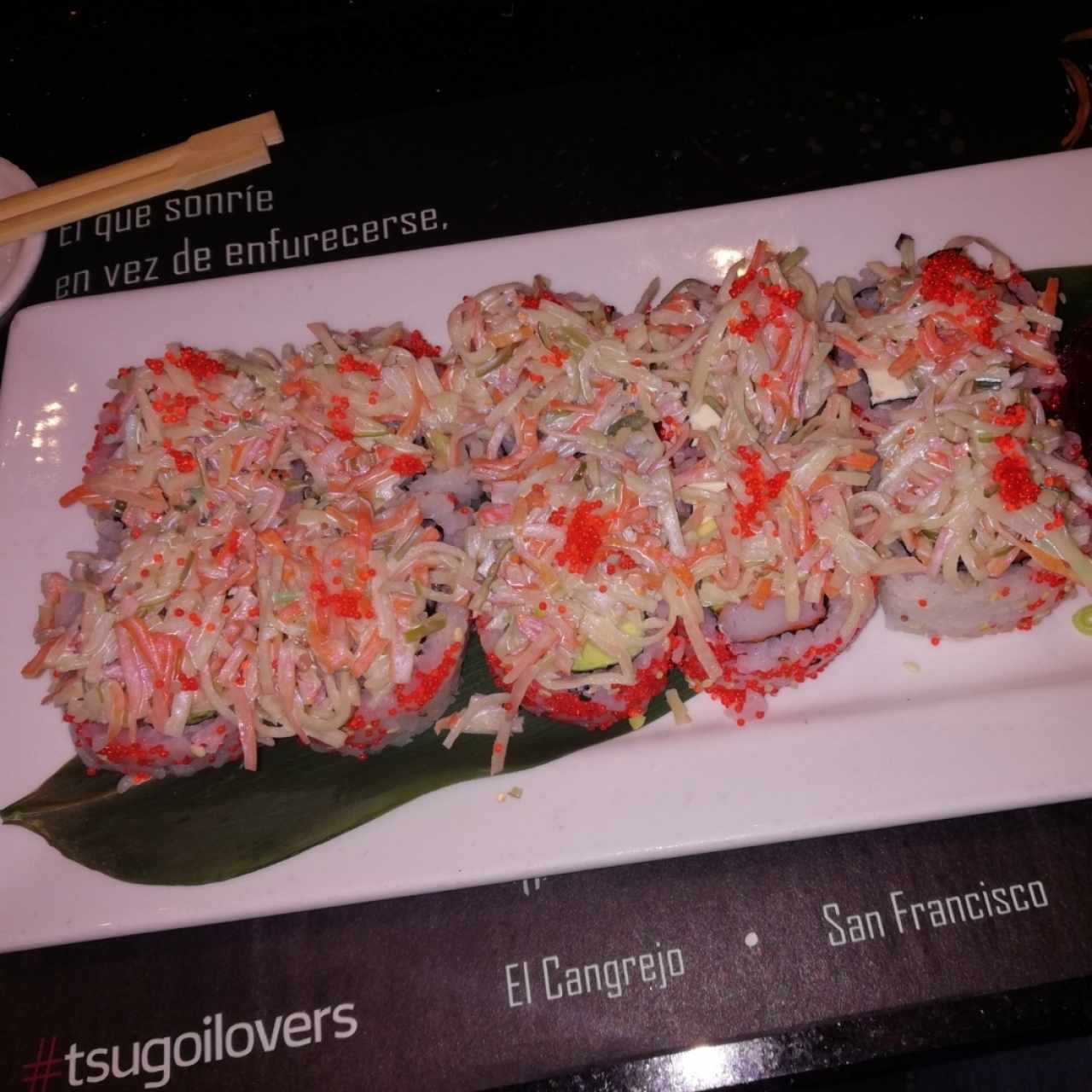 California roll con extra de ensalada de cangrejo (dinamita)