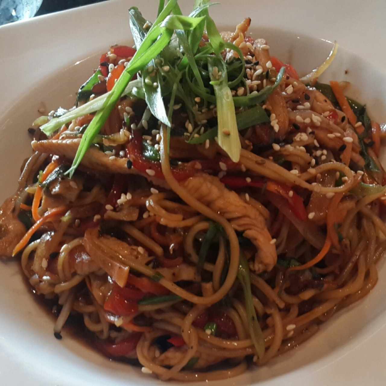 Yakisoba de pollo