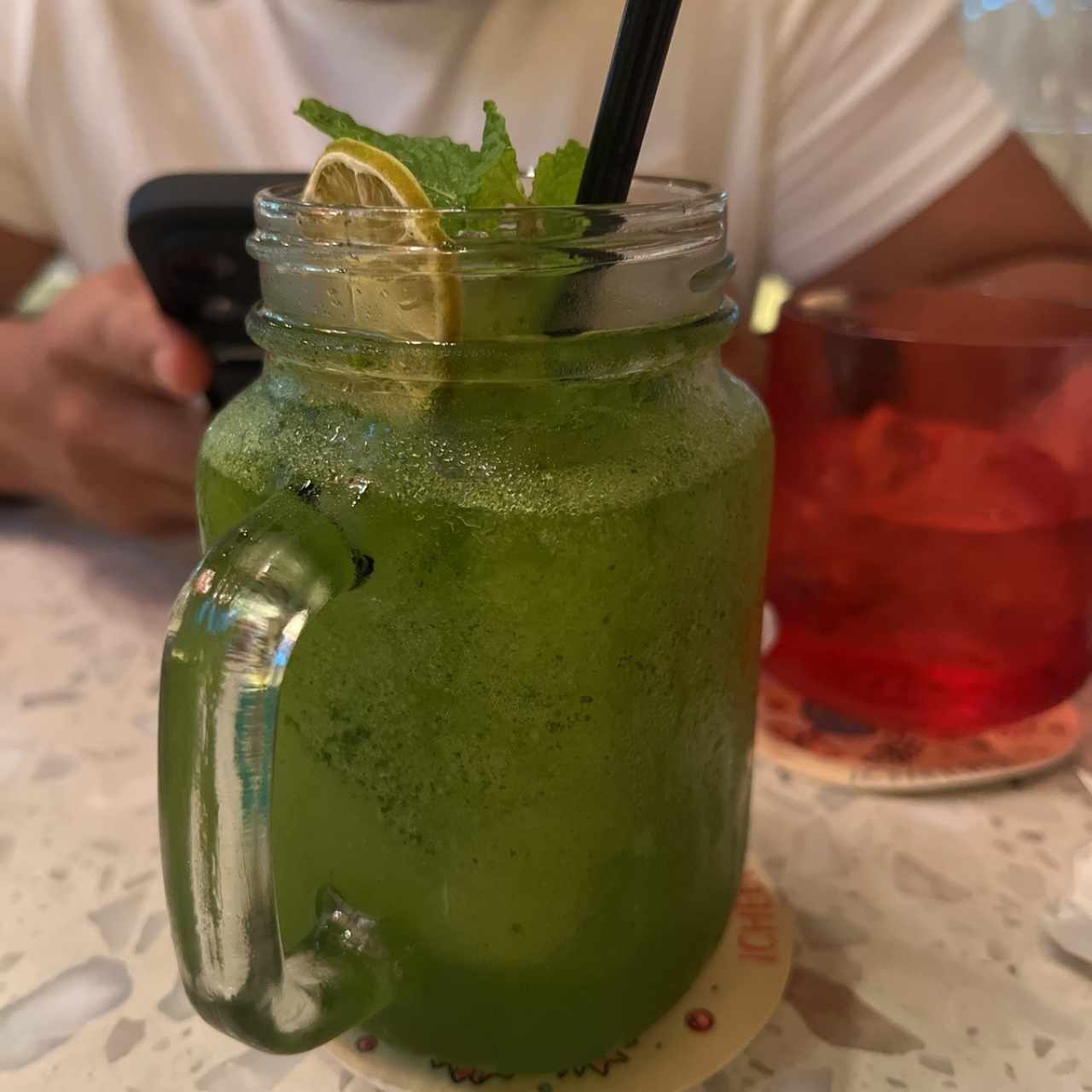 Limonada con hierba buena