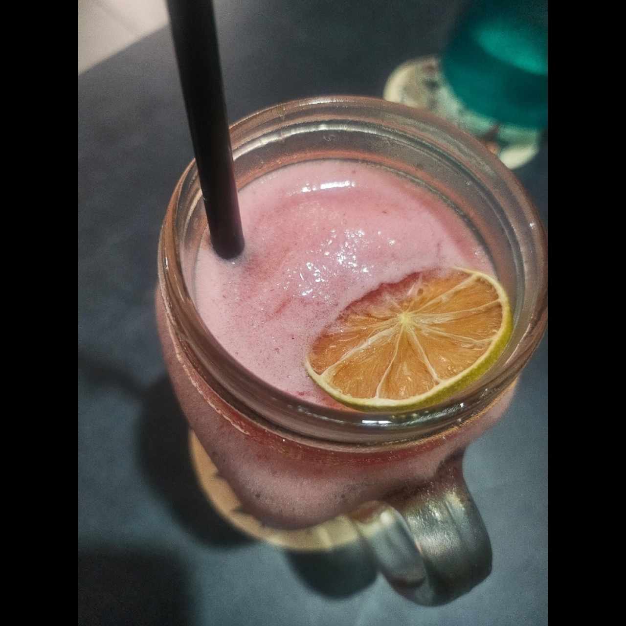 Limonada de frutos rojos