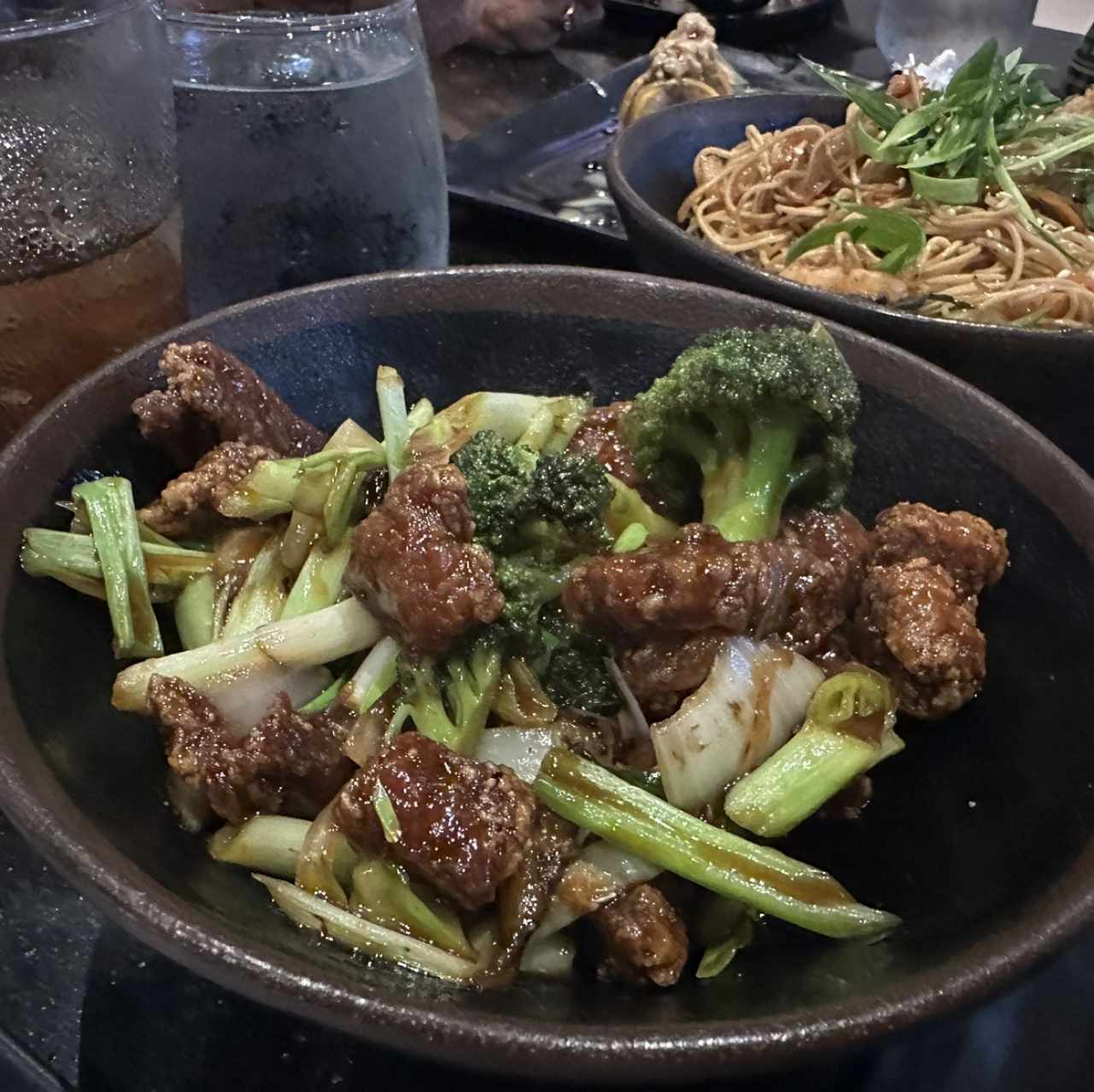 Platos Calientes - Mongolian Beef
