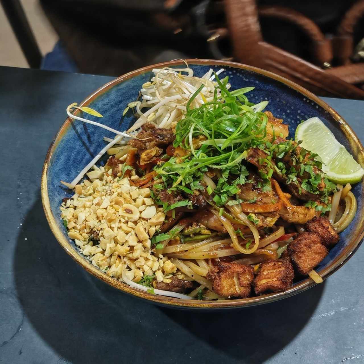 Pad Thai Mixto (pollo, filete y langostinos)