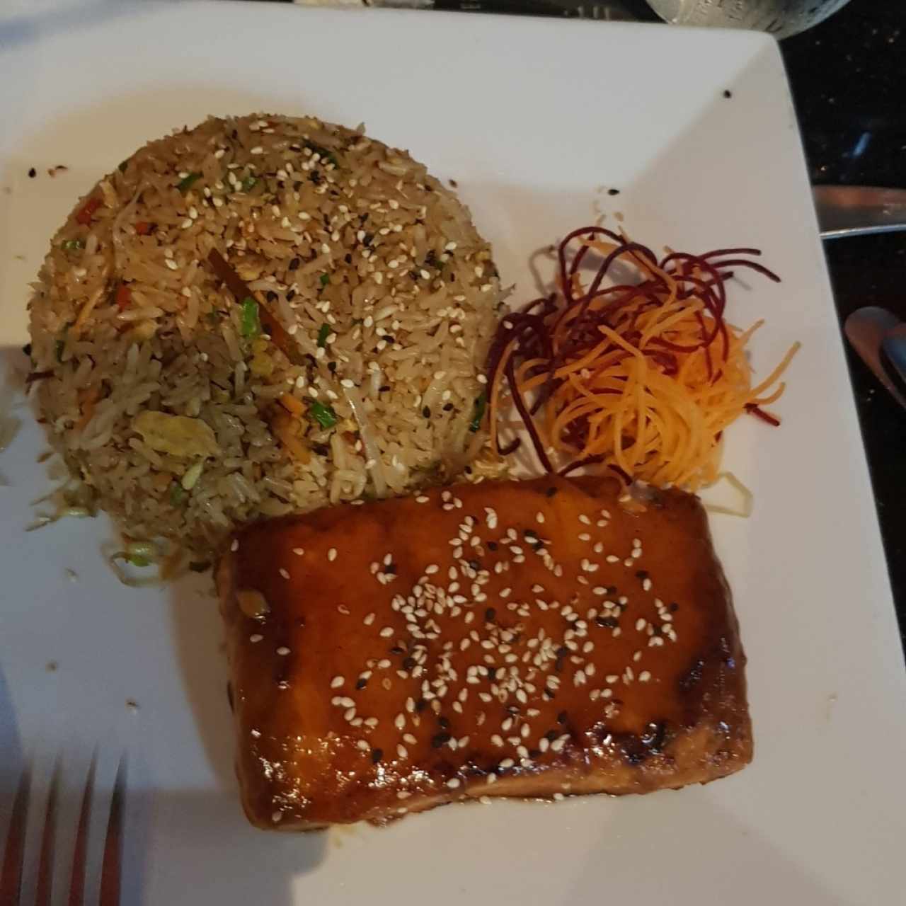 Yakimeshi - Salmón