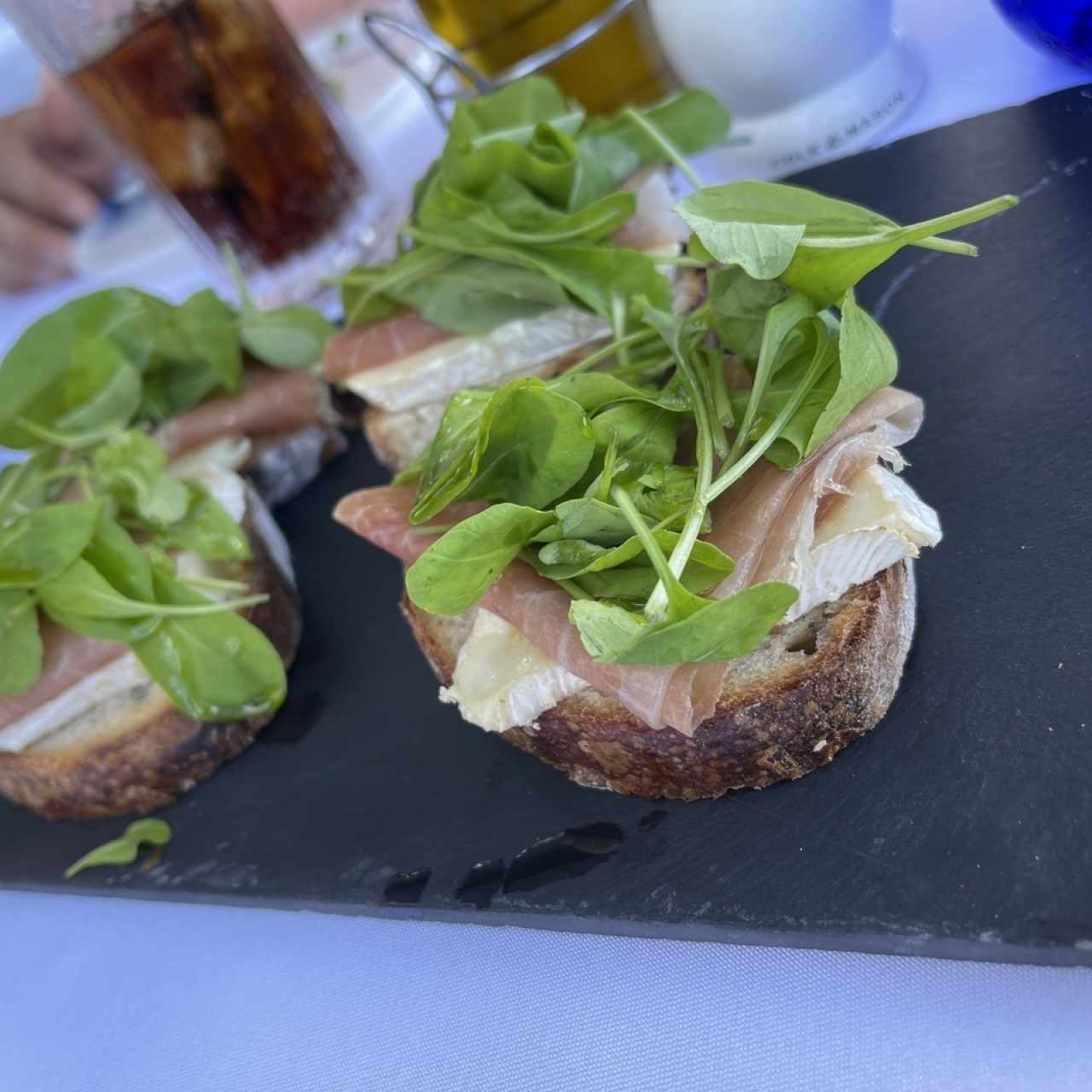 Bruschetta Brie Prosciutto 
