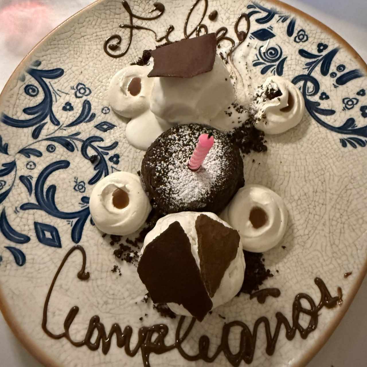 Volcán de chocolate con helado de vainilla