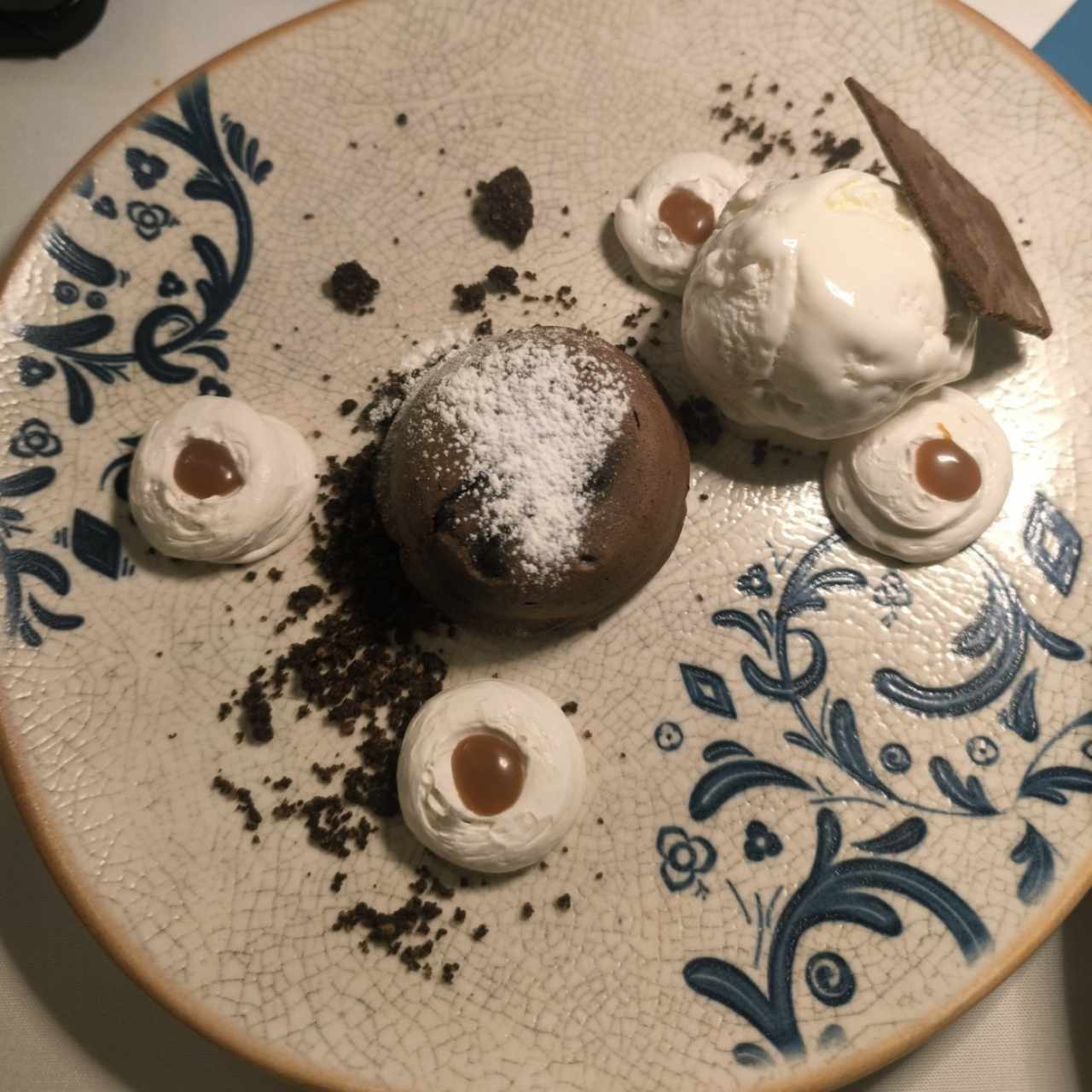 Volcán de chocolate con helado de vainilla