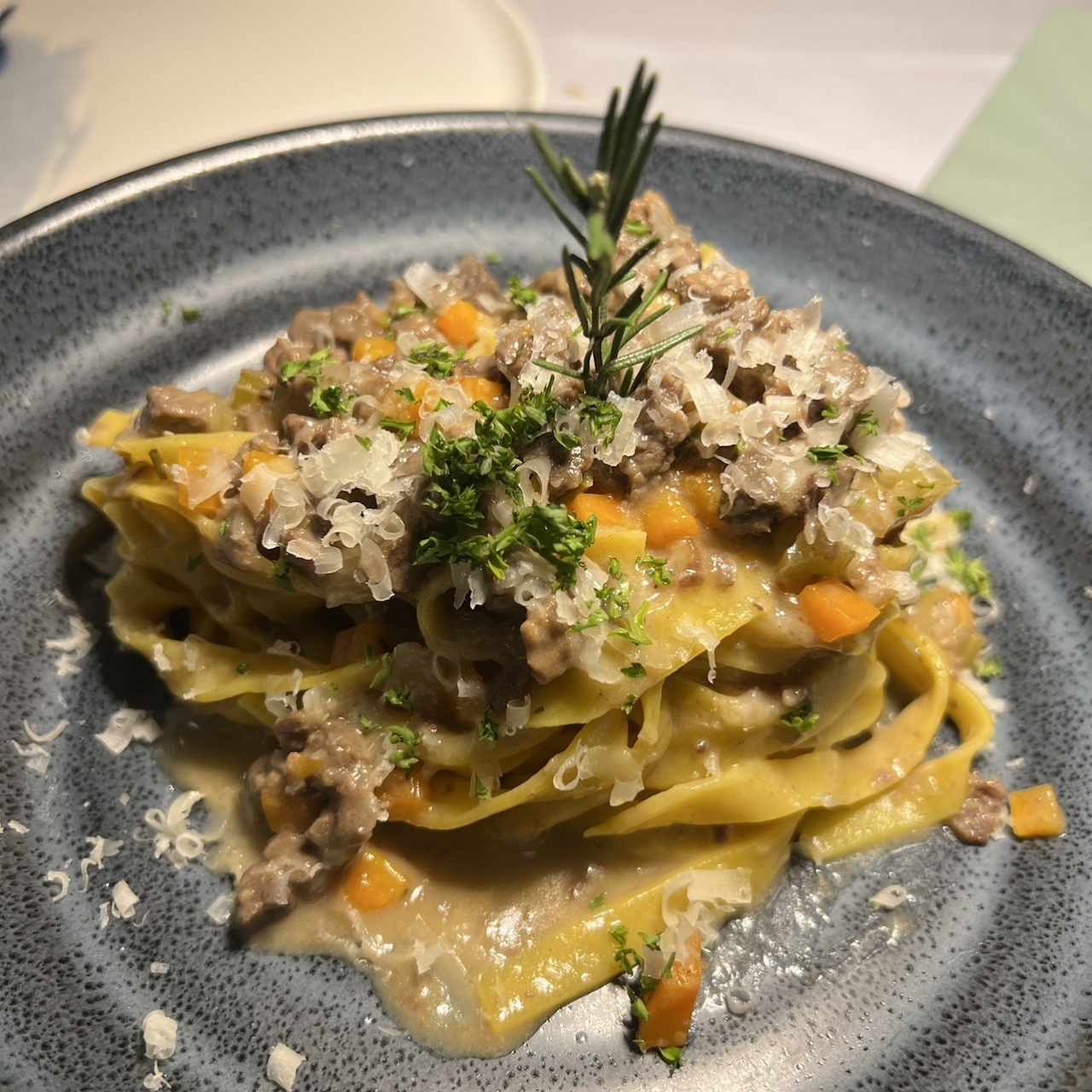 Fettuccini al ragu bianco battuto al coltello 