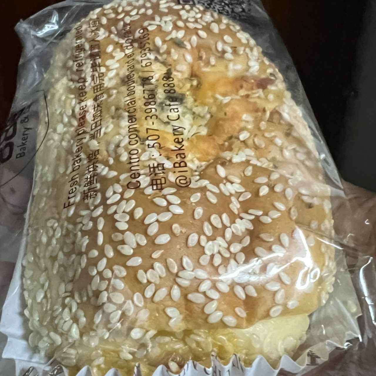 Emparedado de Salchicha con Ajonjoli