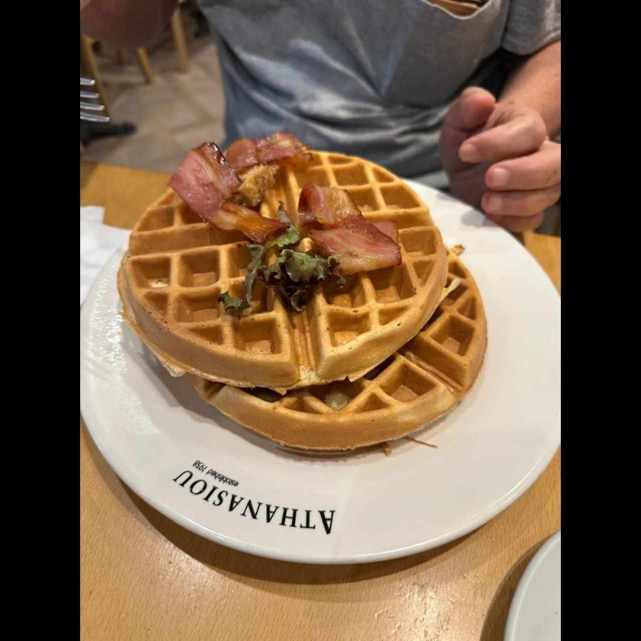 waffle con tocino 
