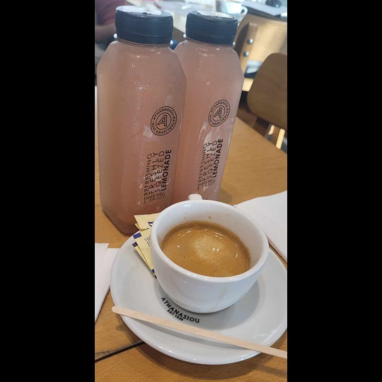 jugos y cafe Expresso doble 