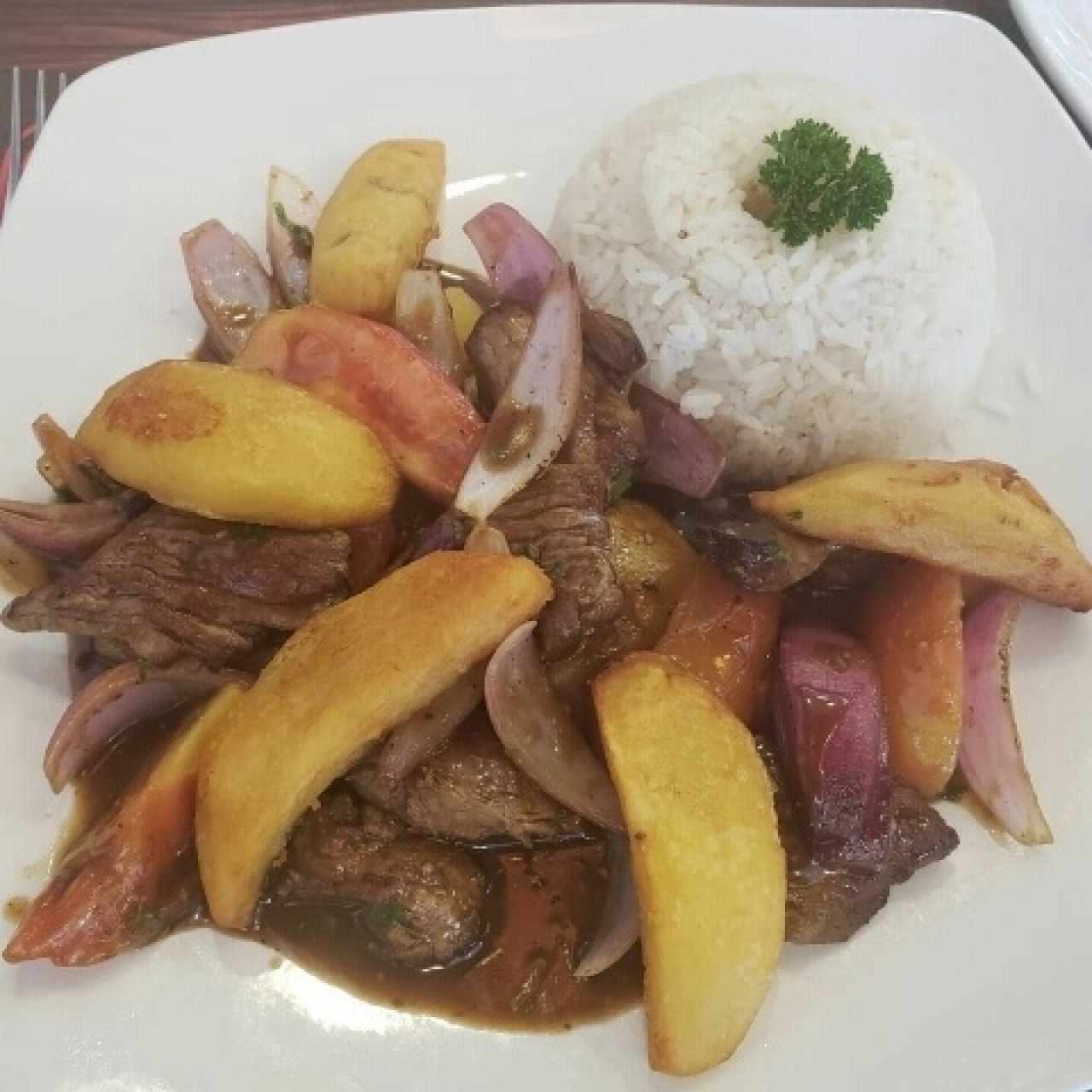 lomo saltado