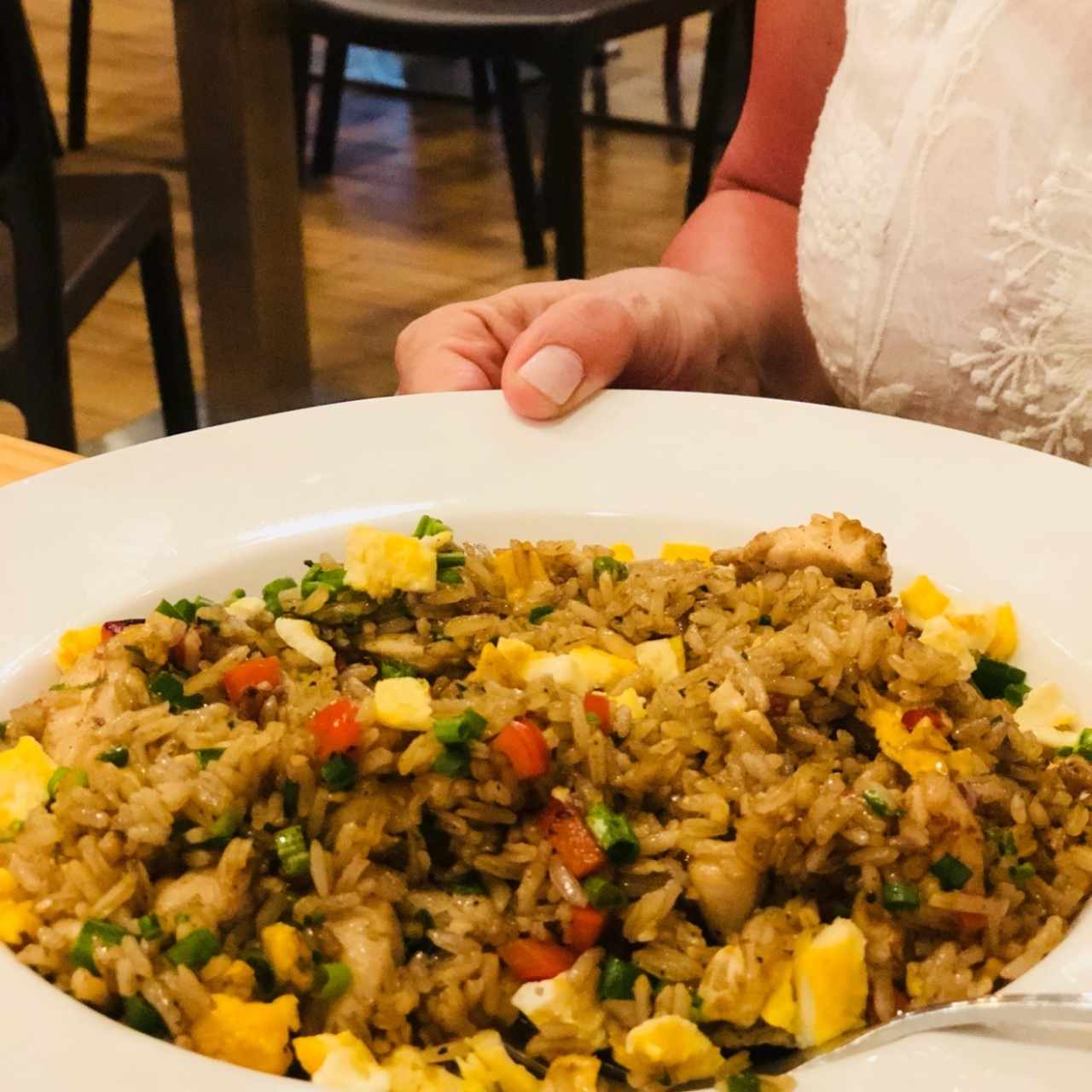 Arroz frito con pollo delicioso
