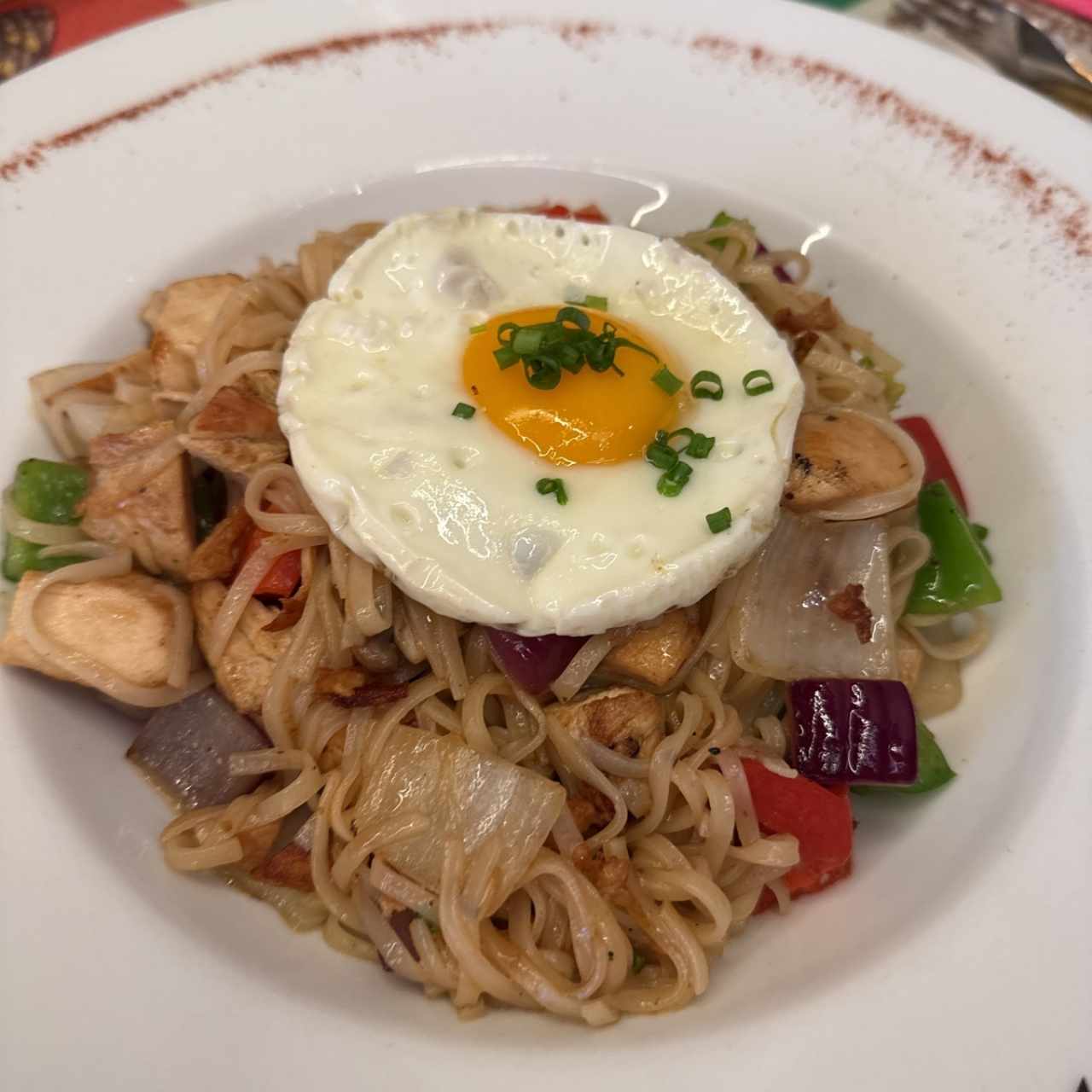 Pad Kee Mao de Pollo