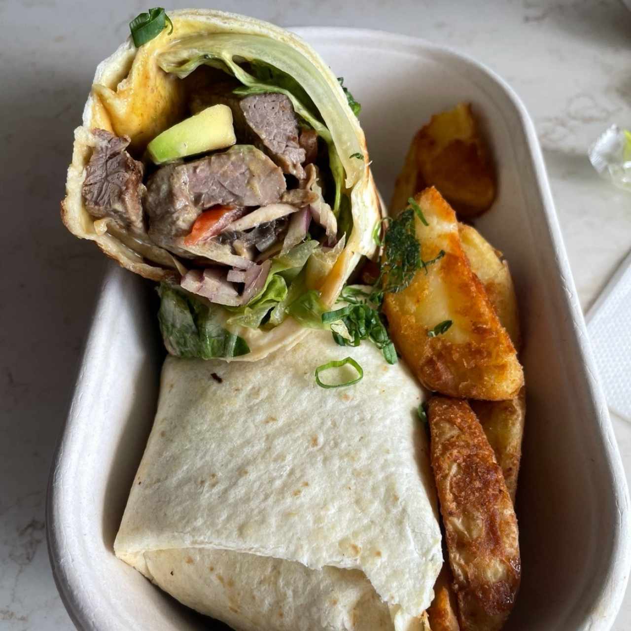 Wrap de Filetes de Res con Salsa de Curry