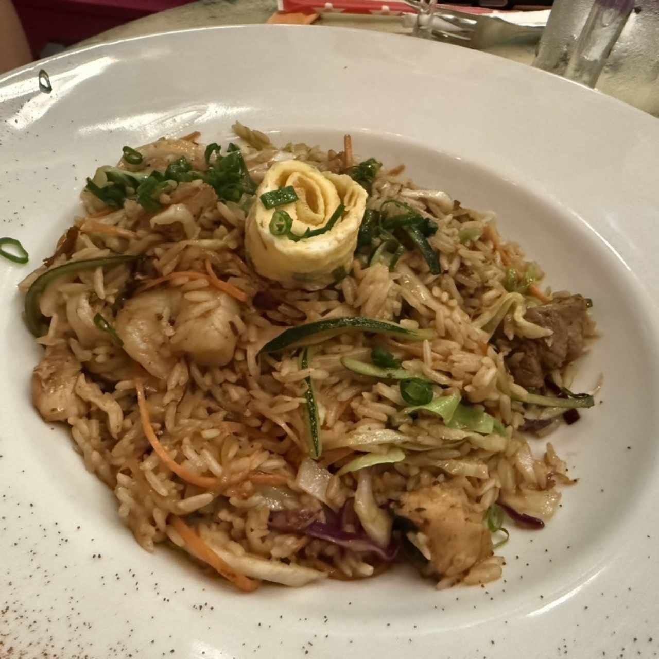 Nasi Goreng Mixto (Res, pollo y camarón)