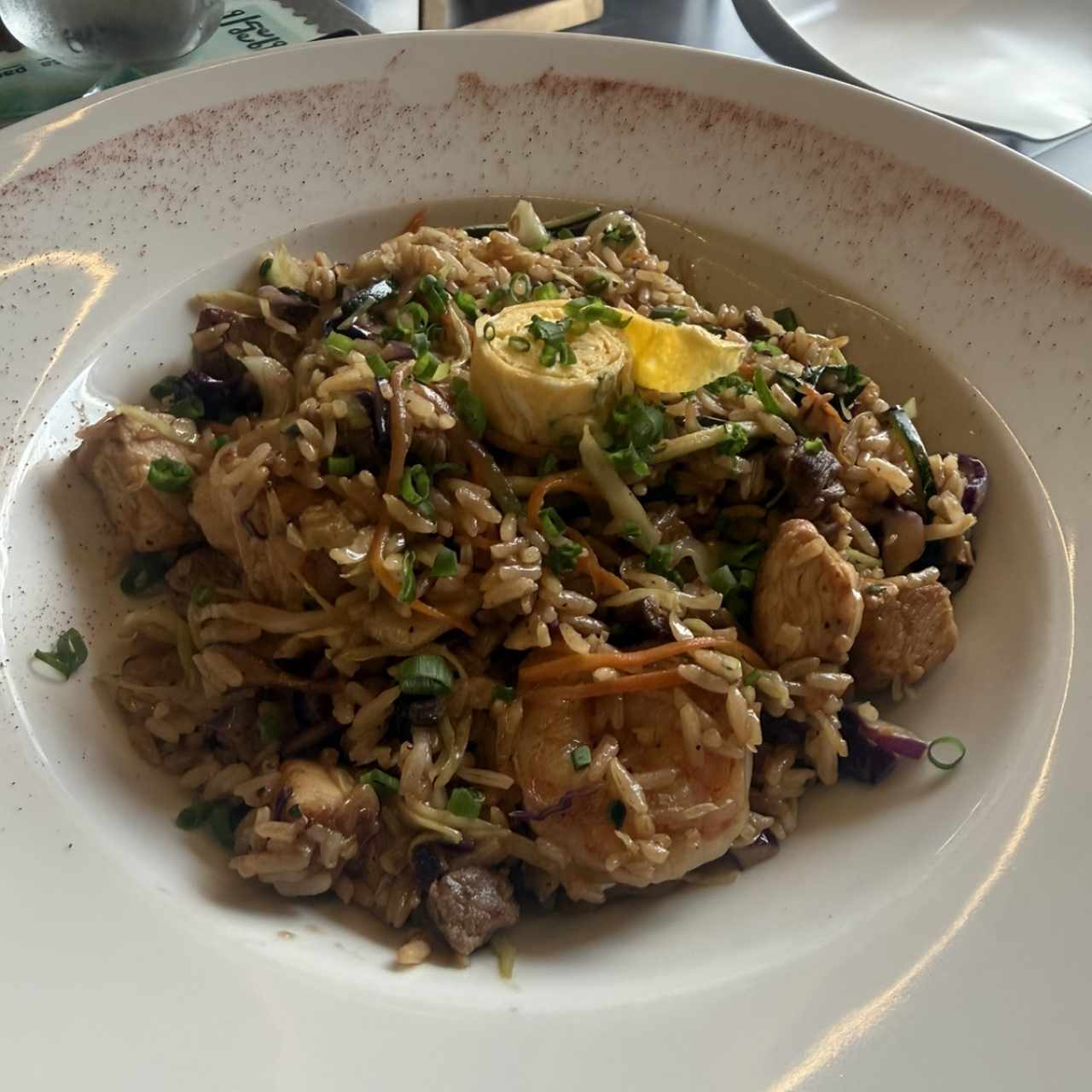 Nasi Goreng Mixto (Res, pollo y camarón)