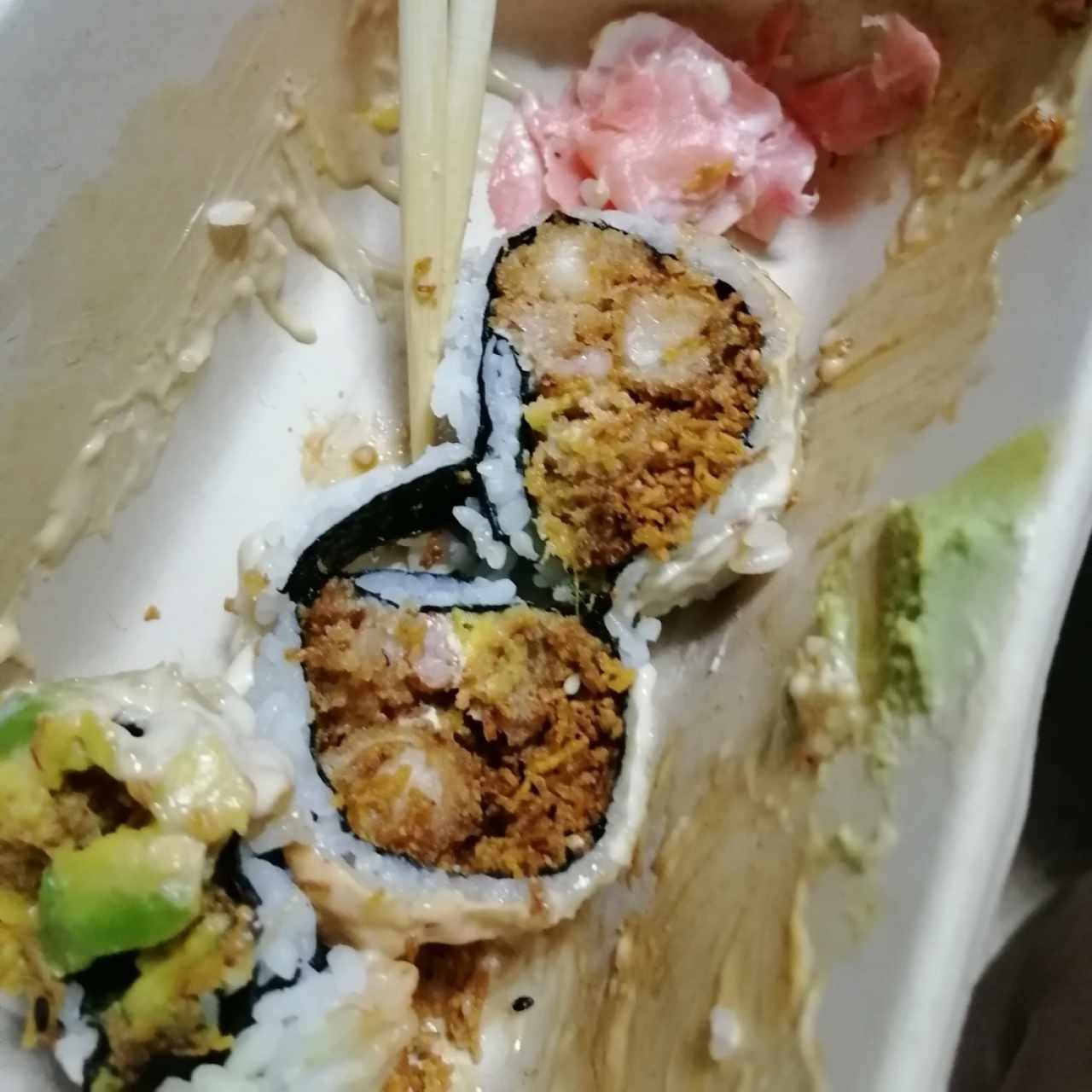 No cortan bien los rollos y al levantar uno, destrozas todo. 