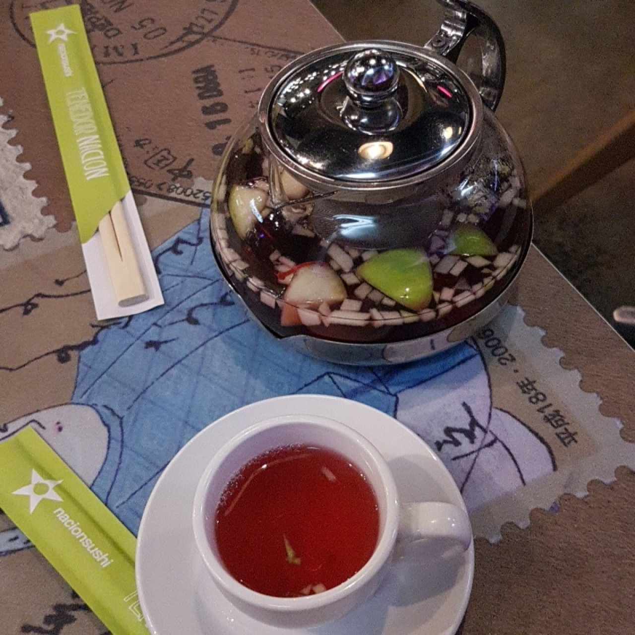 infusión de flor de Jamaica y frutas 