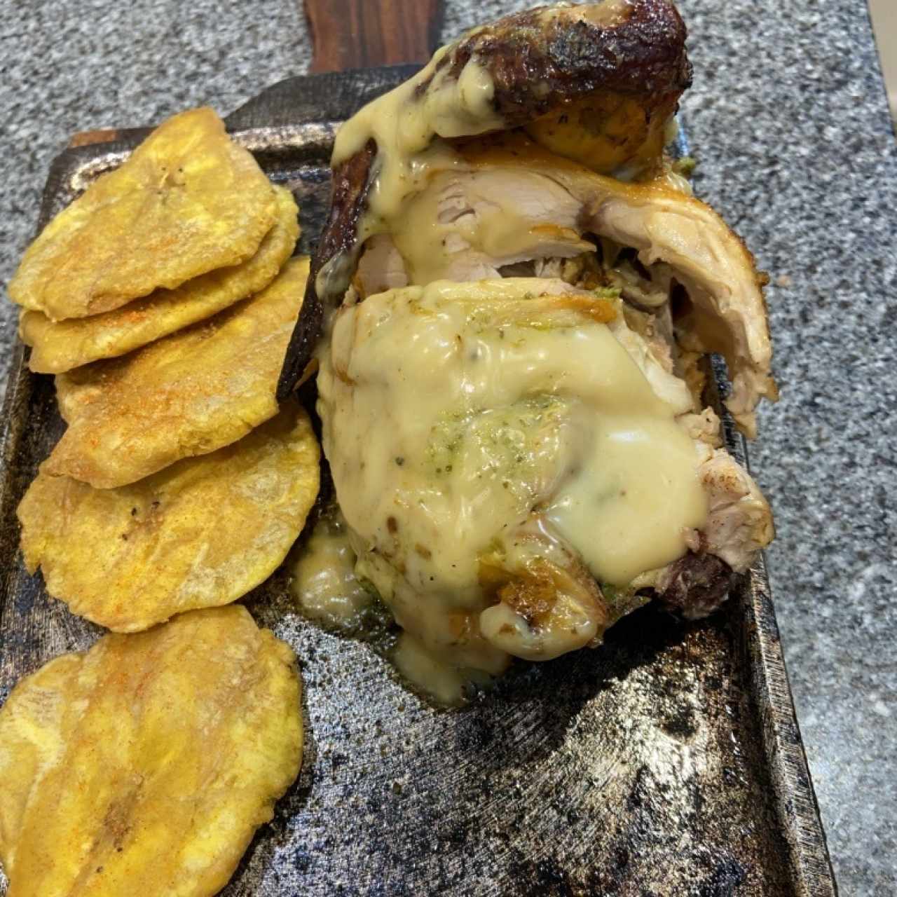 Pollo con patacones