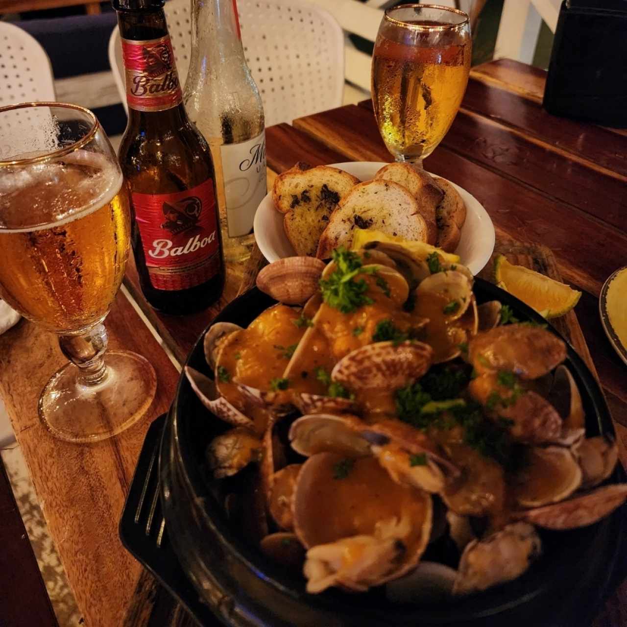 almejas al ajillo