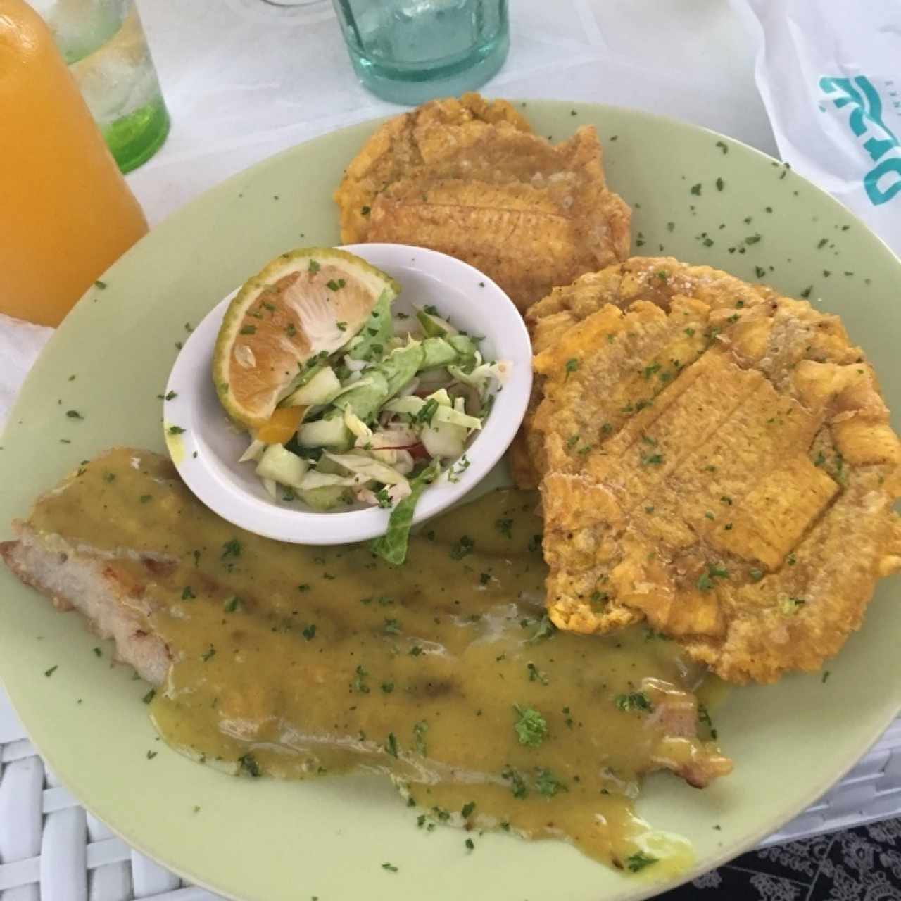 filete en salsa de coco y curru