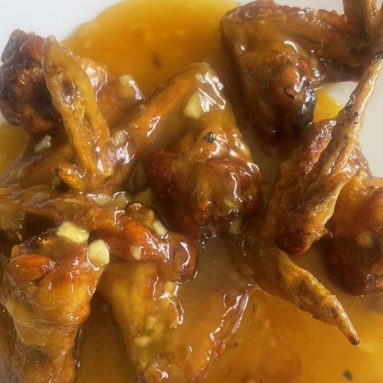 Alitas en salsa de maracuyá