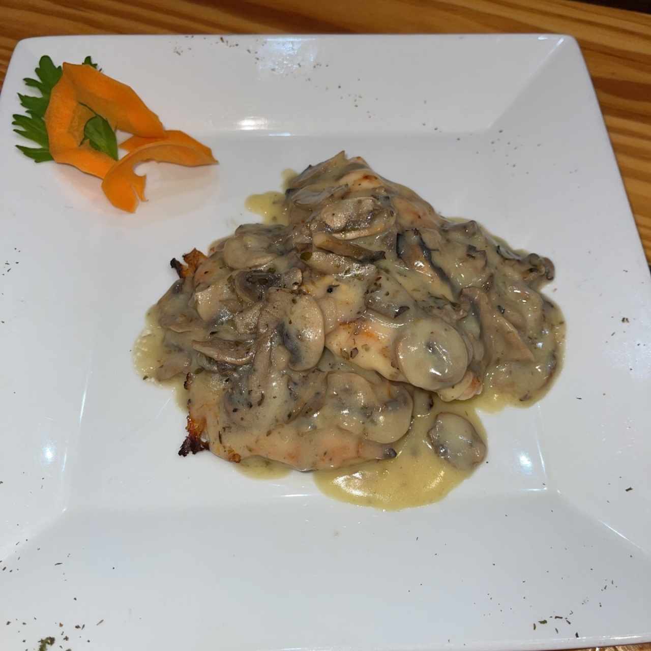 Pollo con champiñones