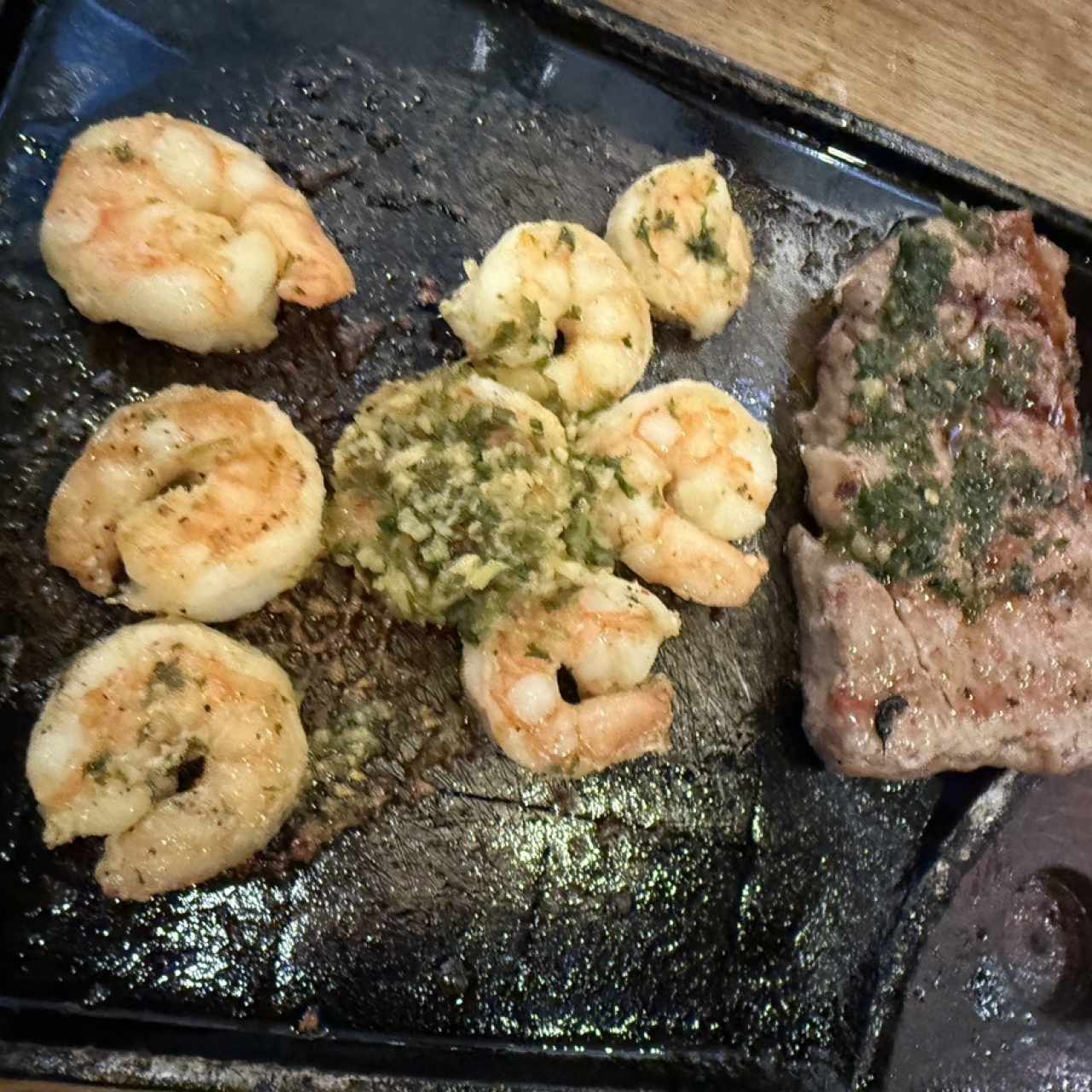 Carne con langostinos