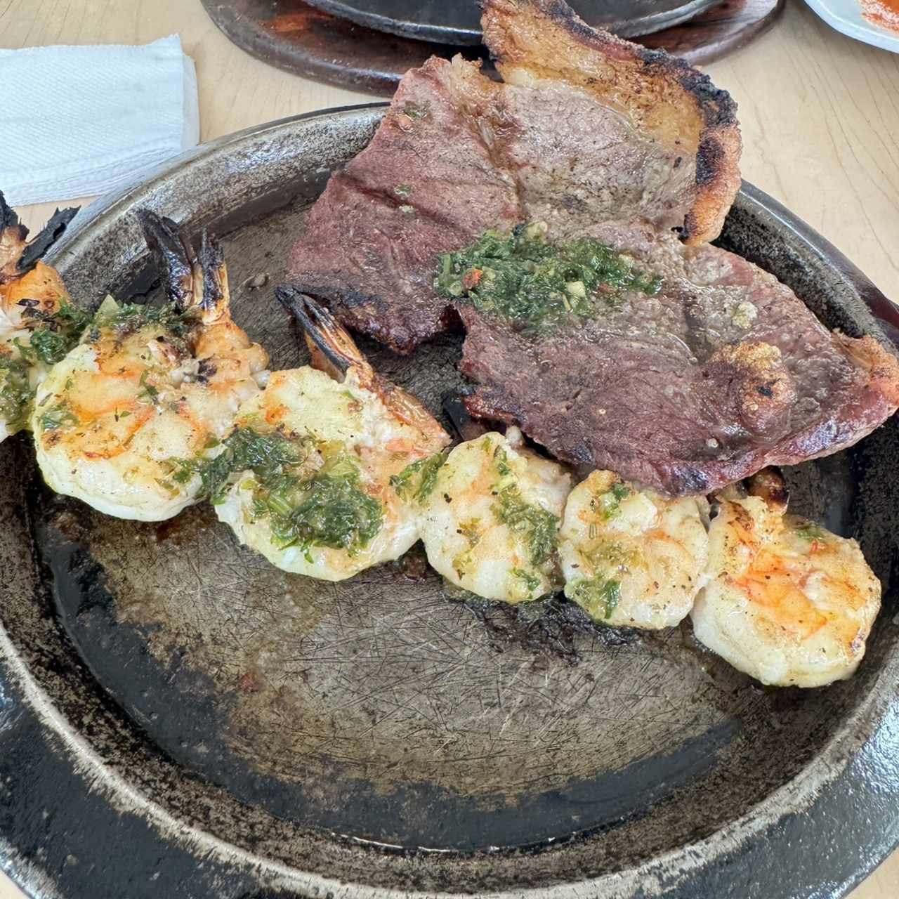 Carne con langostinos 